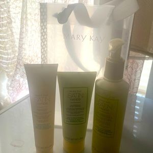 Mary Kay Satin Hands Pampering Set